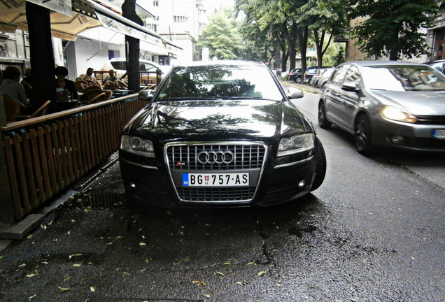 Audi S8 D3