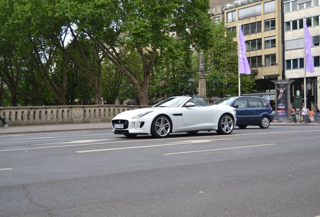 Jaguar F-TYPE S V8 Convertible