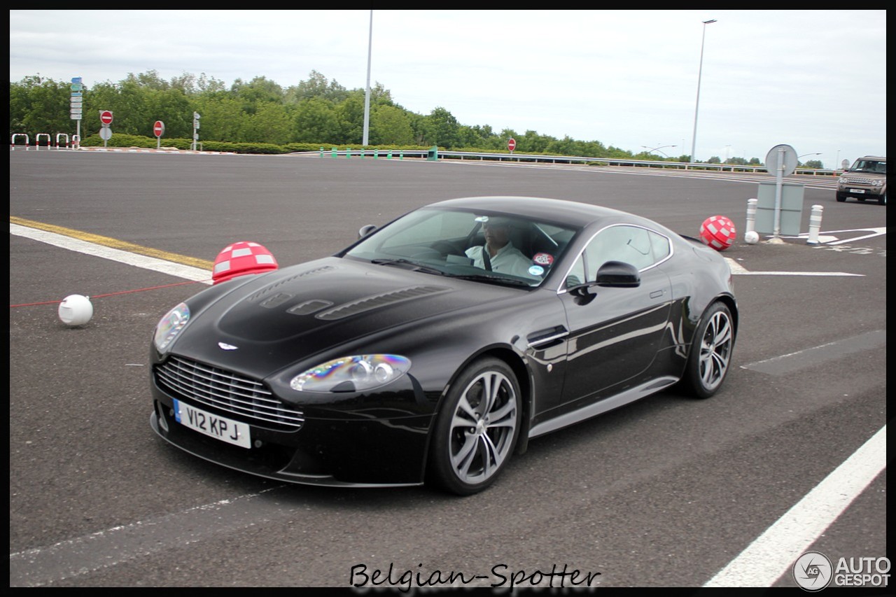 Aston Martin V12 Vantage