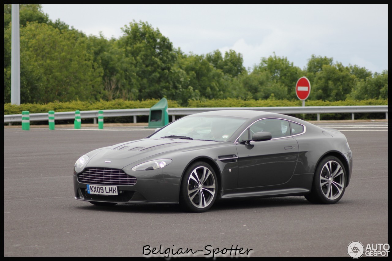 Aston Martin V12 Vantage