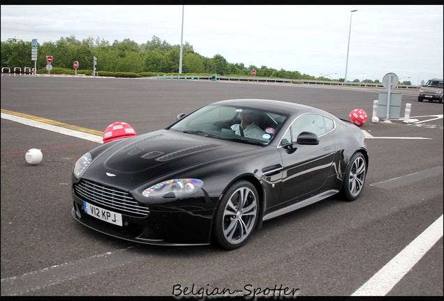 Aston Martin V12 Vantage