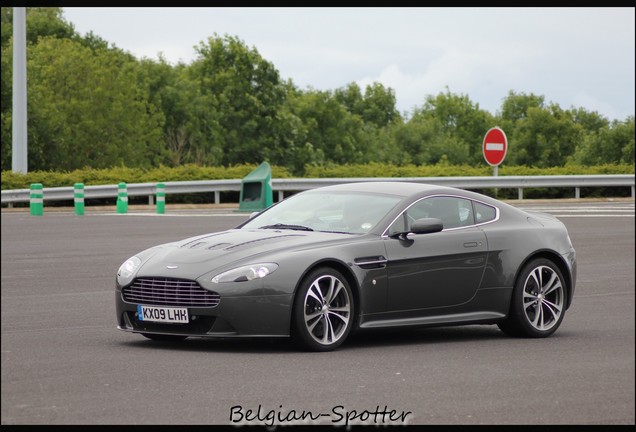 Aston Martin V12 Vantage