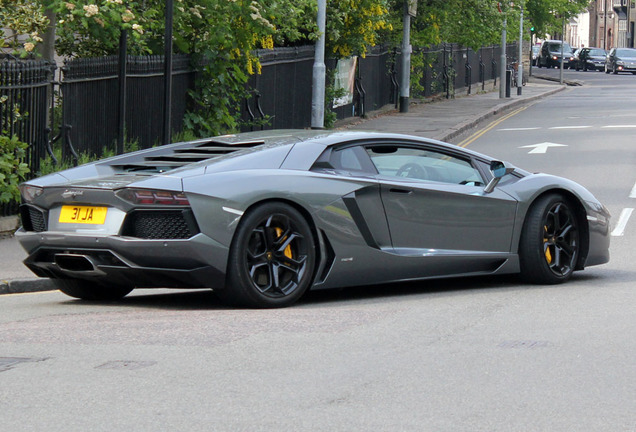 Lamborghini Aventador LP700-4