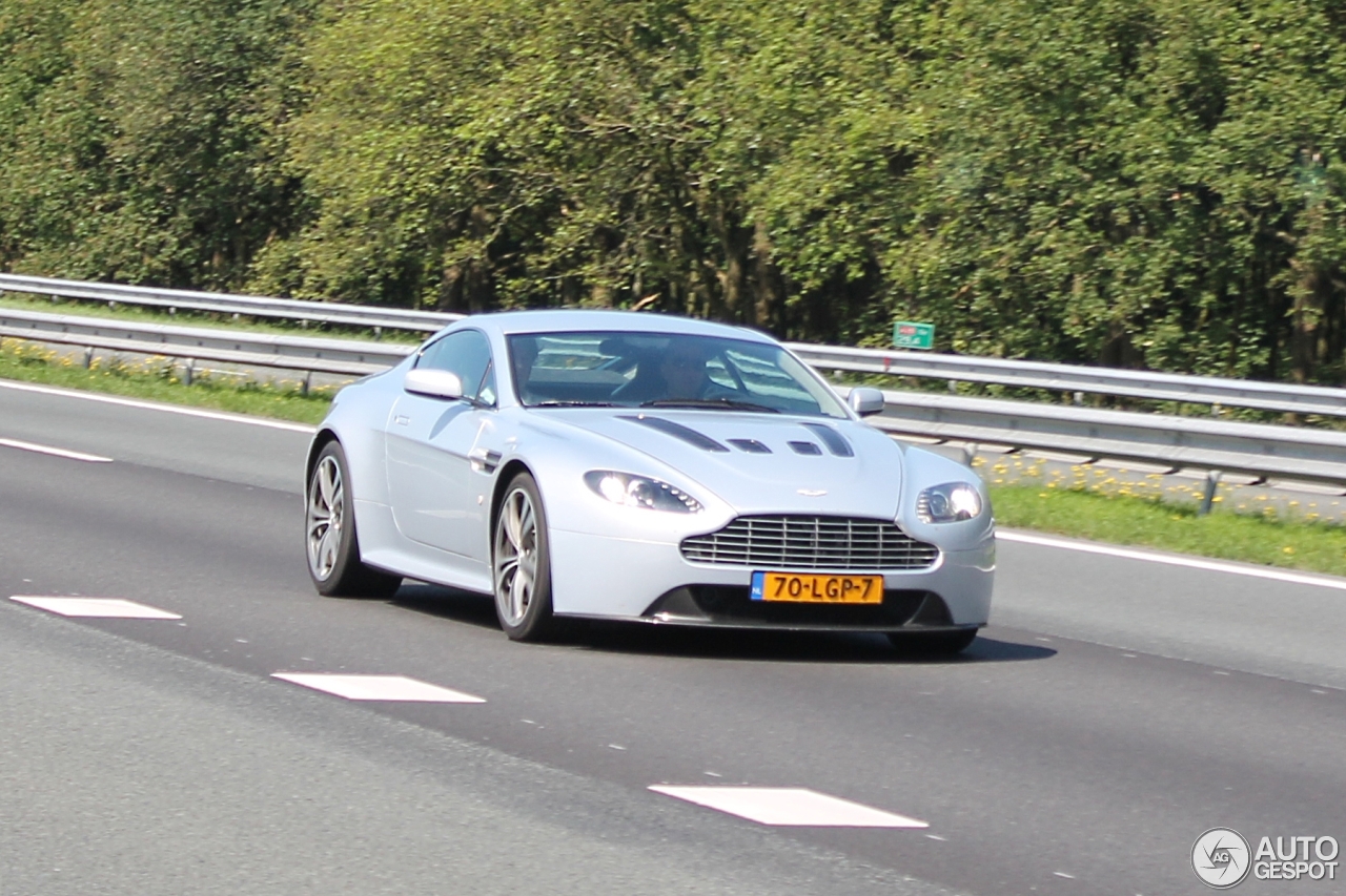 Aston Martin V12 Vantage