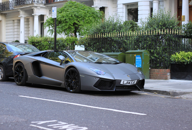 Lamborghini Aventador LP700-4 Roadster