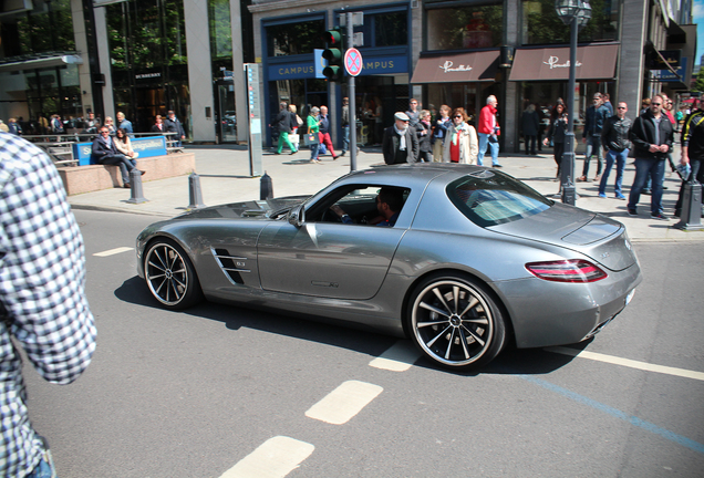 Mercedes-Benz SLS AMG