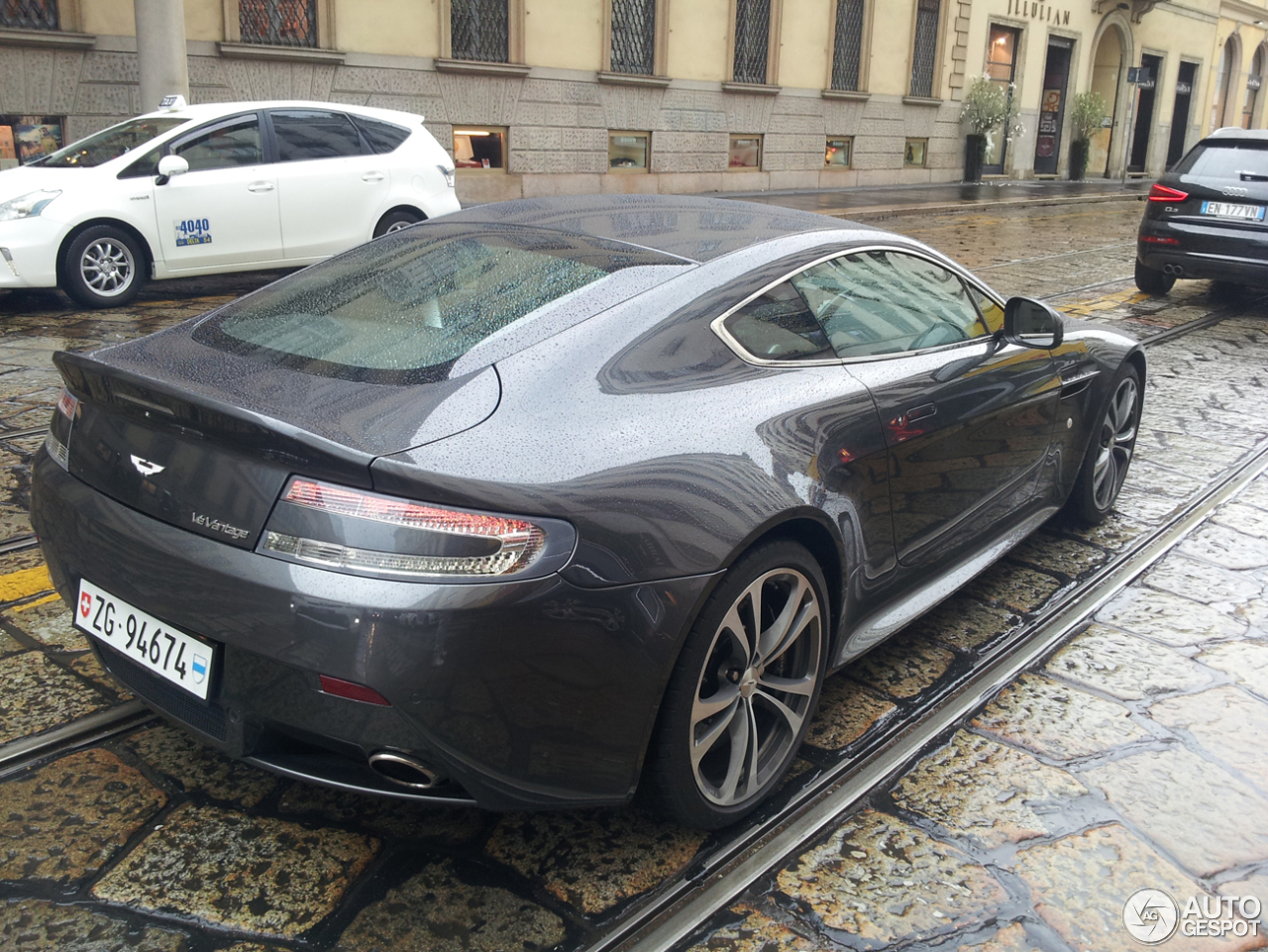 Aston Martin V12 Vantage