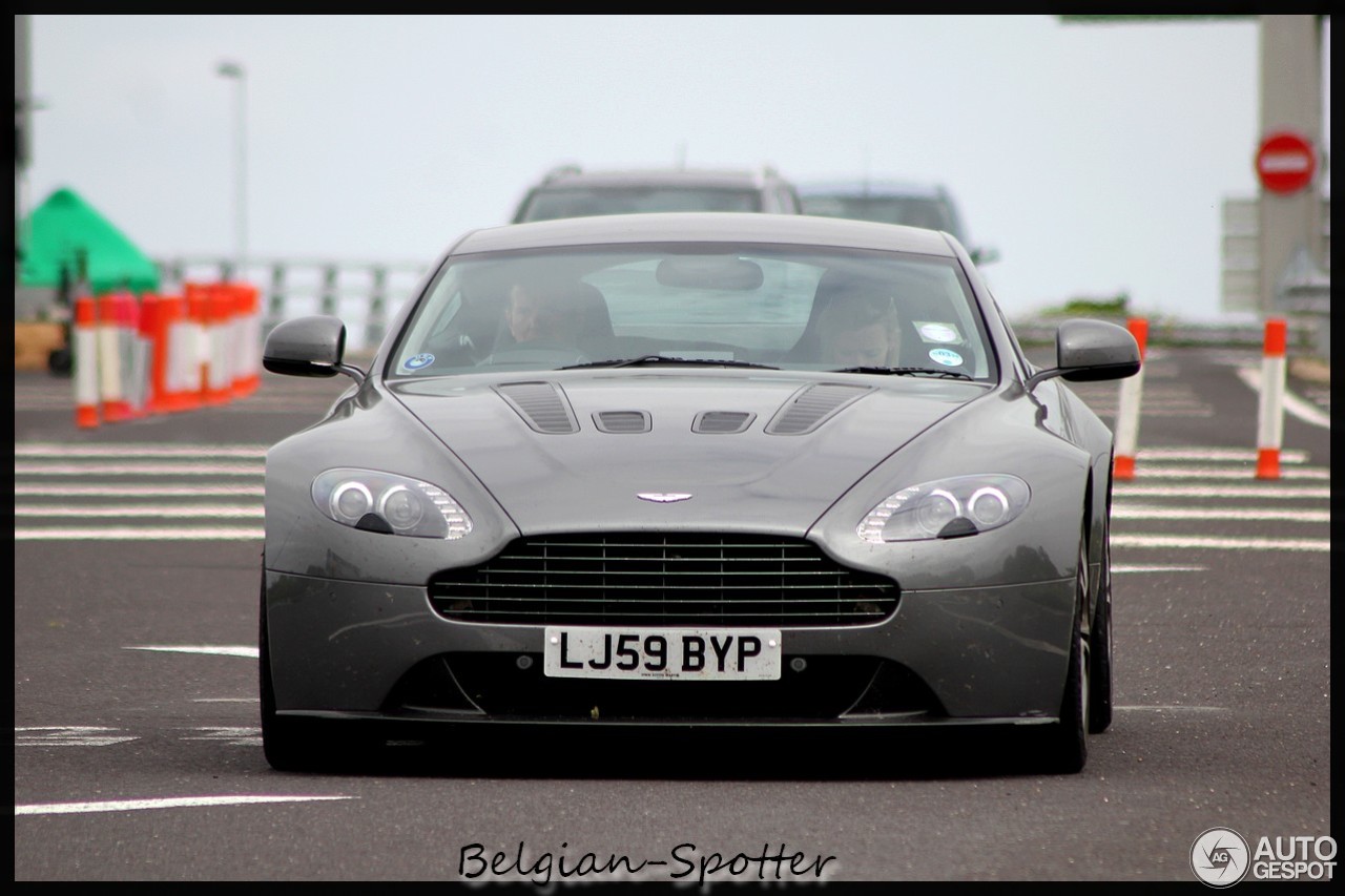 Aston Martin V12 Vantage