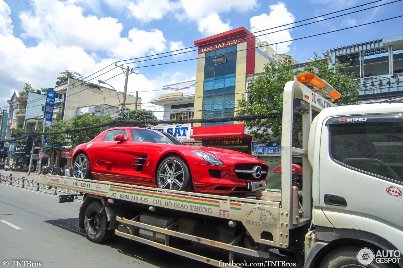 Mercedes-Benz SLS AMG