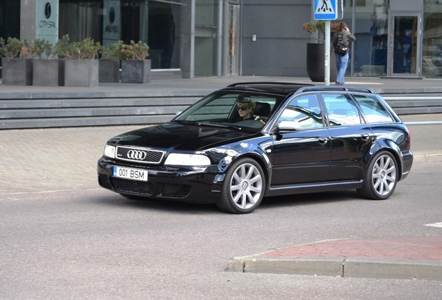 Audi RS4 Avant B5