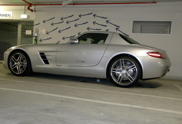 Mercedes-Benz SLS AMG