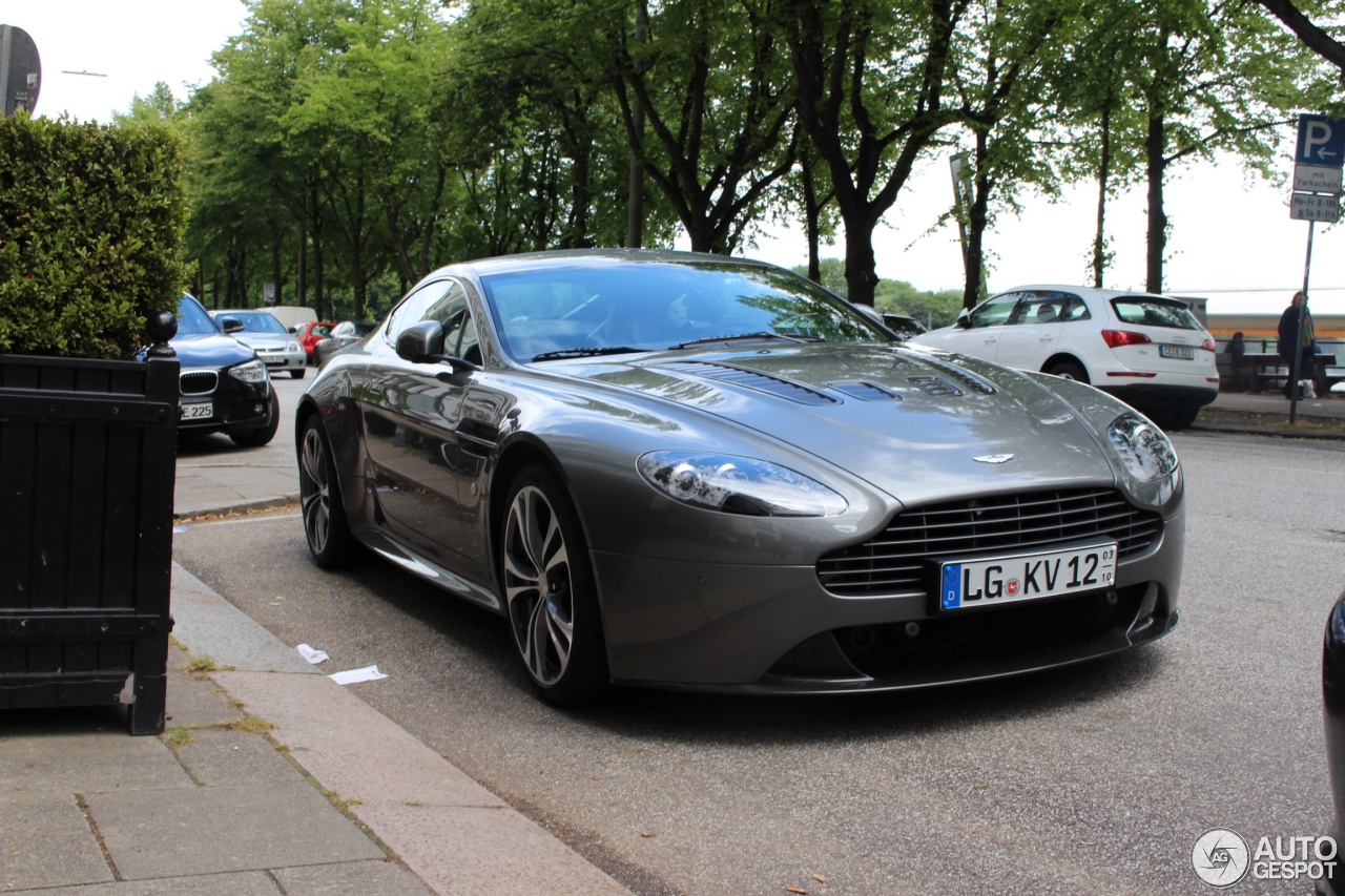 Aston Martin V12 Vantage