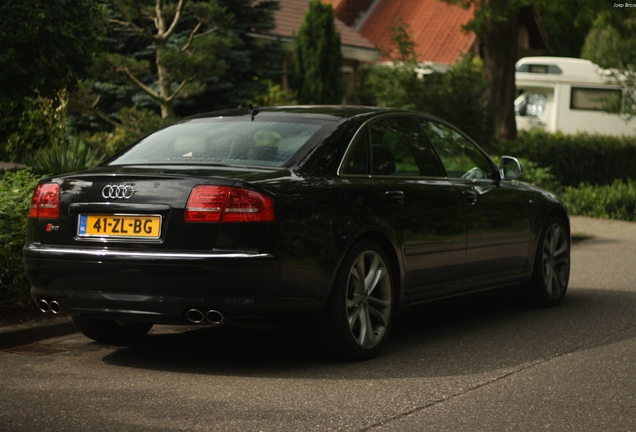 Audi S8 D3