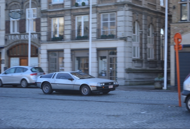 DeLorean DMC-12