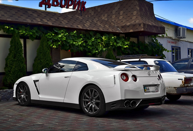 Nissan GT-R 2011