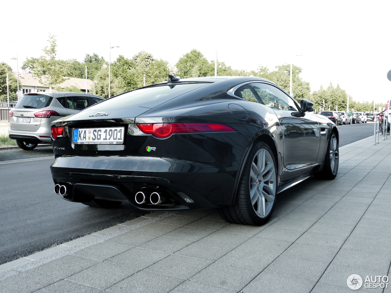 Jaguar F-TYPE R Coupé