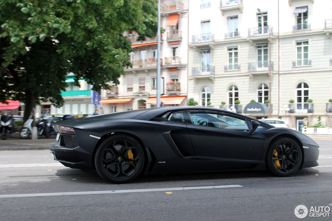 Lamborghini Aventador LP700-4