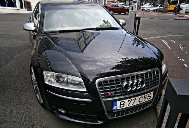 Audi S8 D3