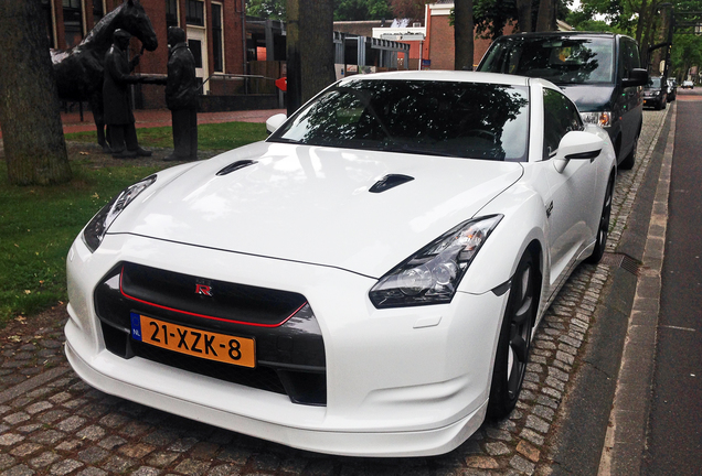 Nissan GT-R