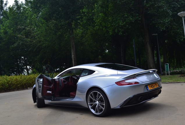 Aston Martin Vanquish 2013