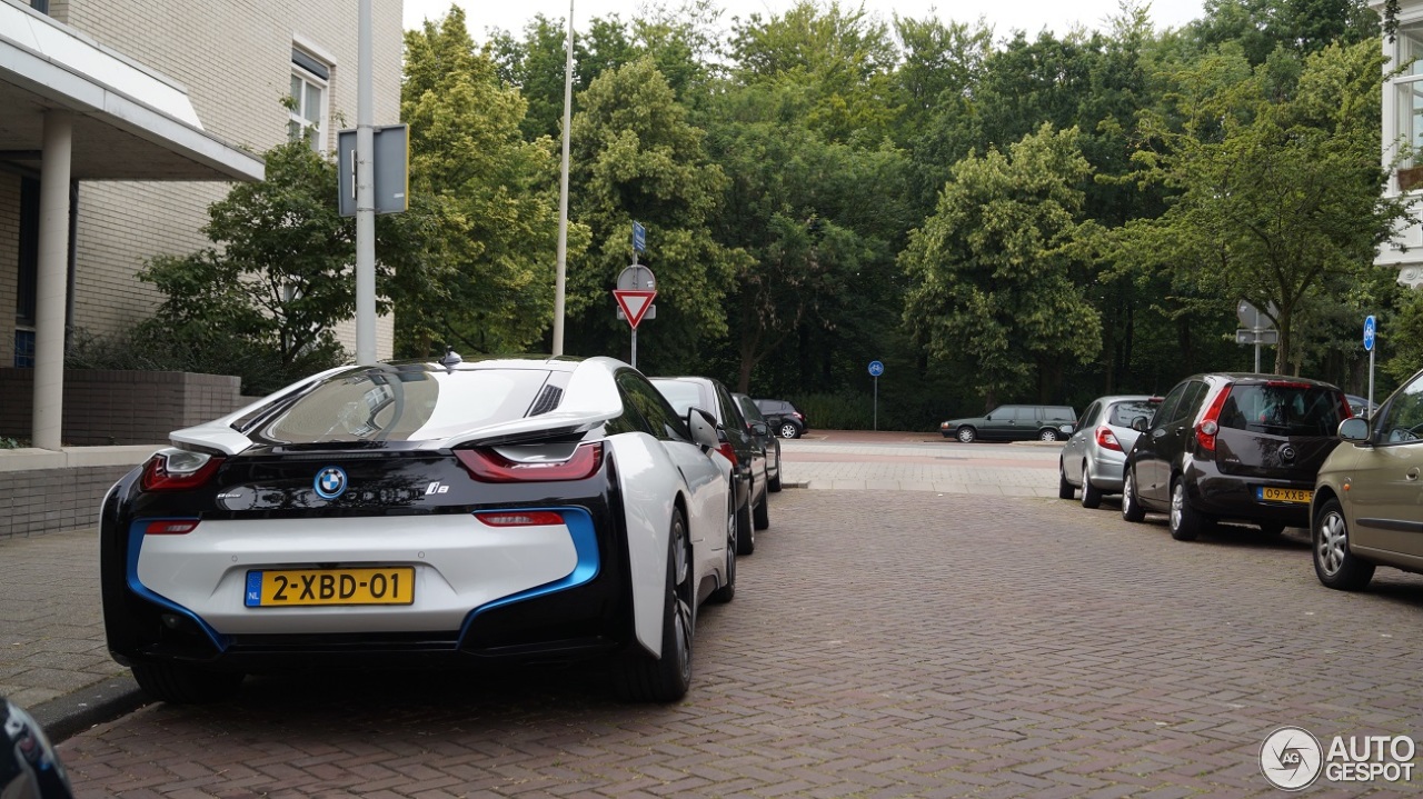 BMW i8