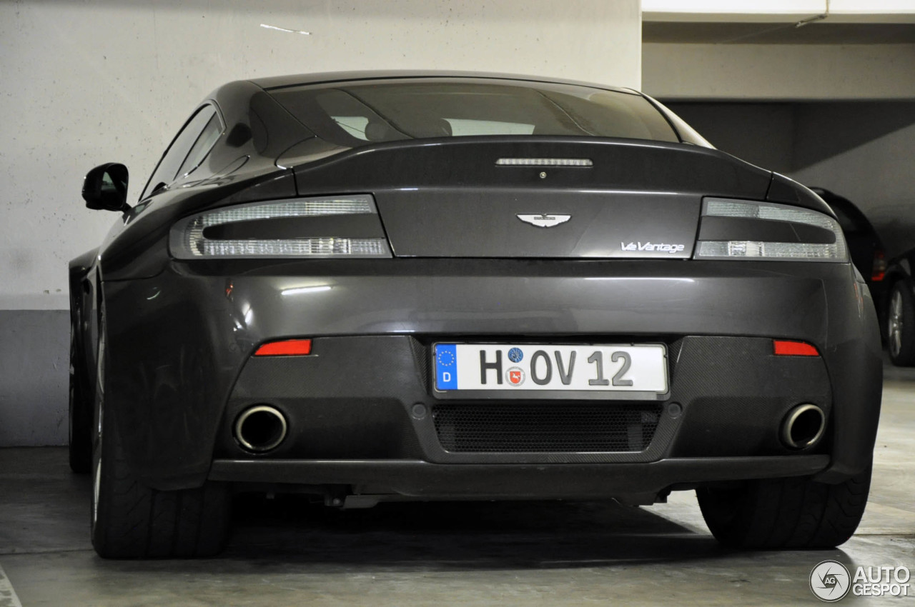 Aston Martin V12 Vantage