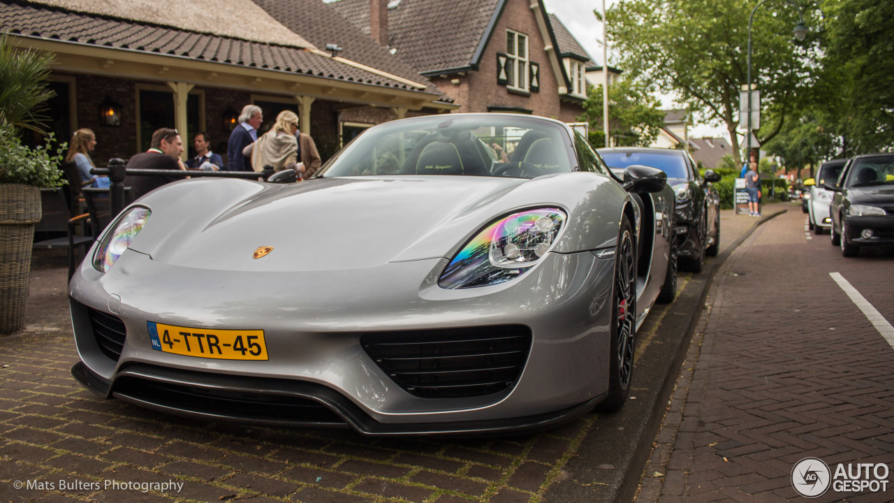 Porsche 918 Spyder Weissach Package