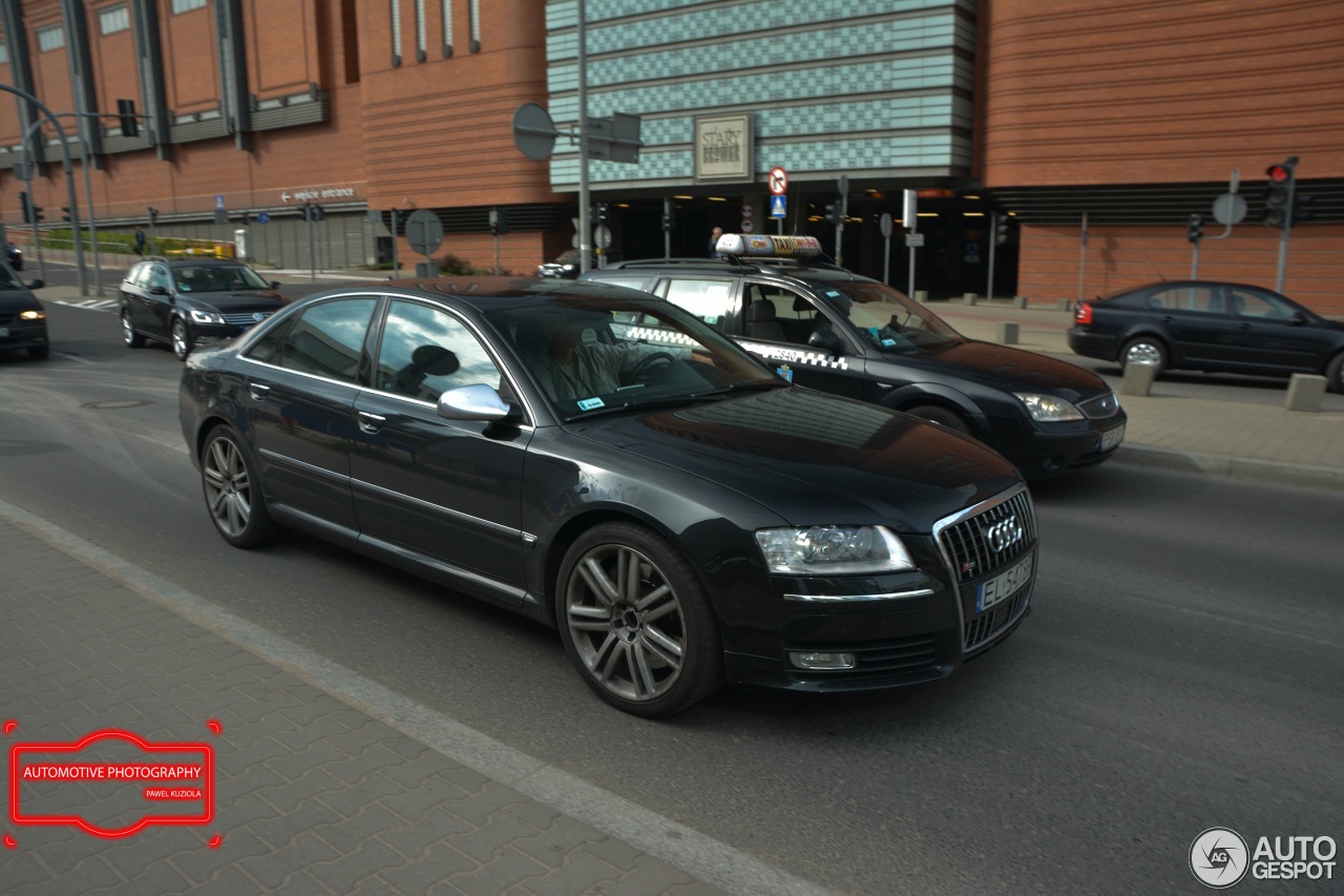 Audi S8 D3