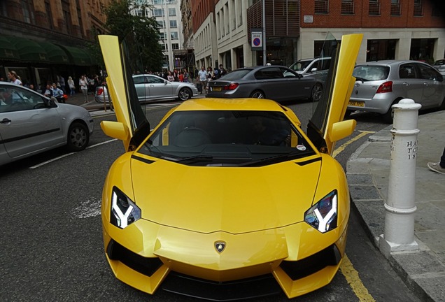 Lamborghini Aventador LP700-4