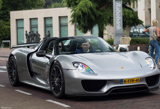 Porsche 918 Spyder Weissach Package