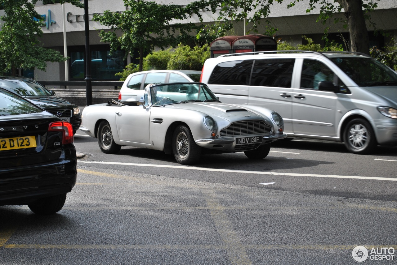 Aston Martin DB6 Vantage Volante