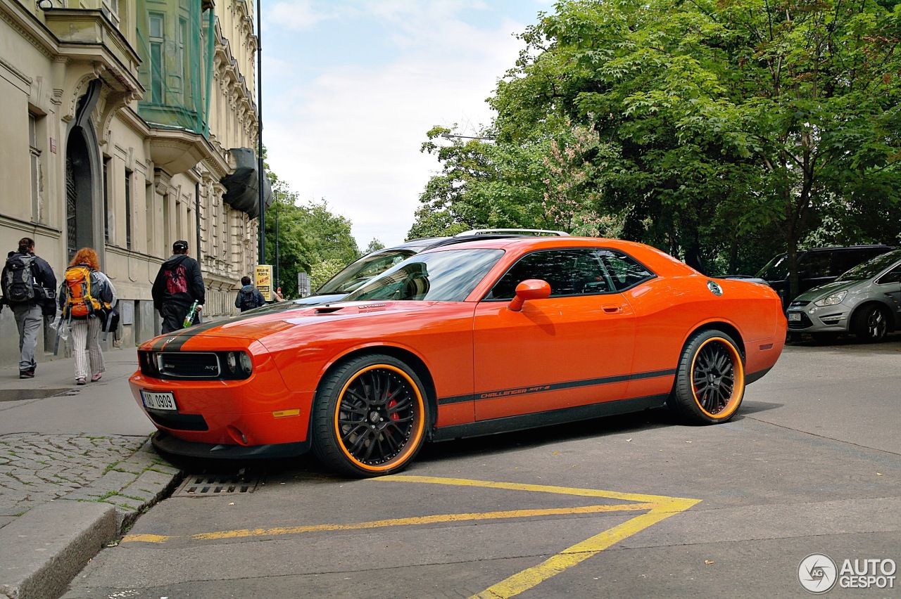 Dodge Challenger SRT-8