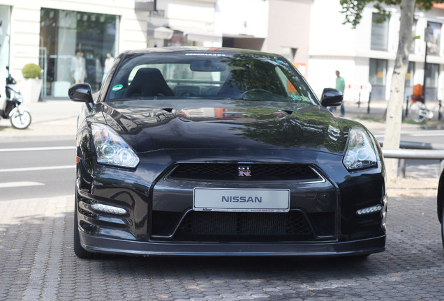 Nissan GT-R 2011