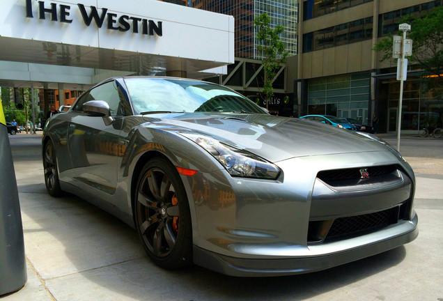 Nissan GT-R