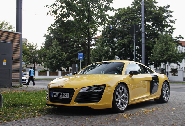 Audi R8 V10 Plus 2013