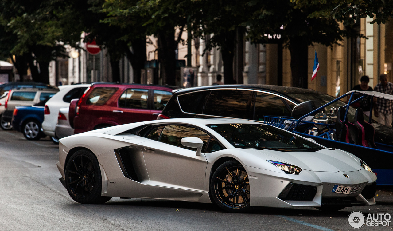 Lamborghini Aventador LP700-4