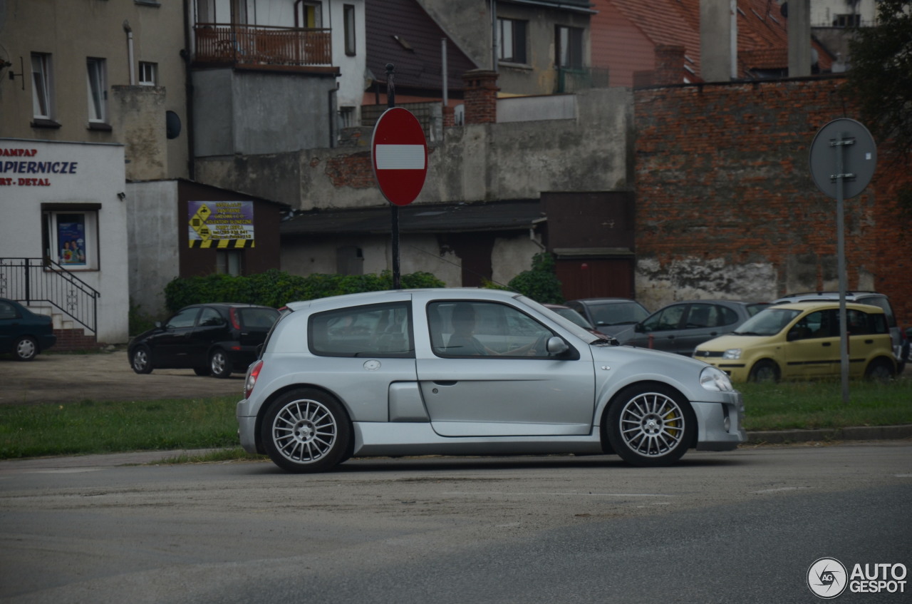 Renault Clio V6