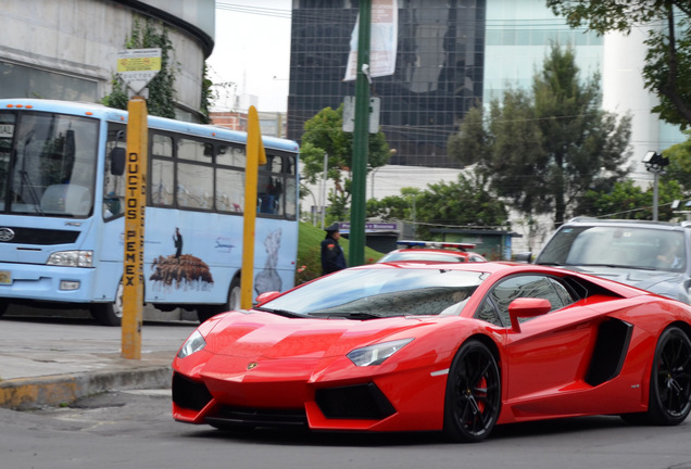 Lamborghini Aventador LP700-4