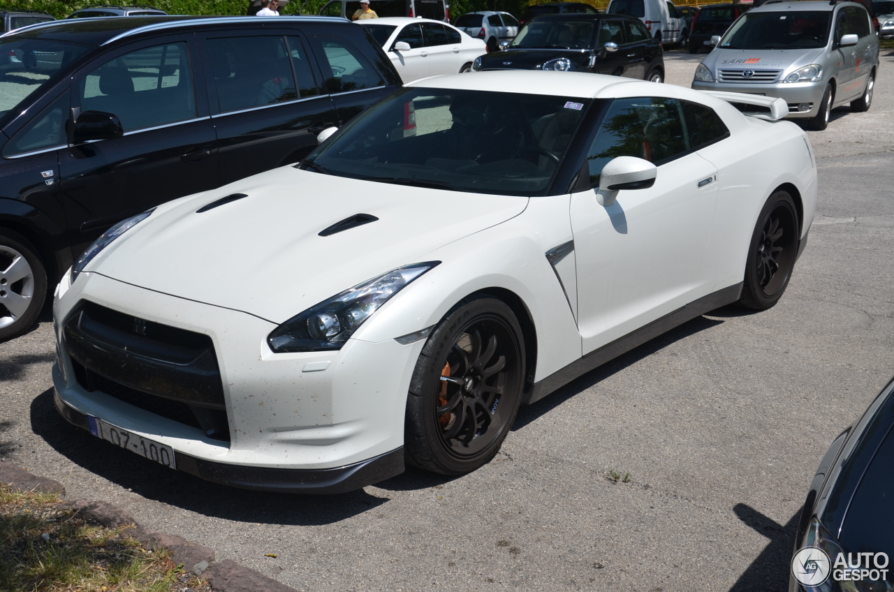 Nissan GT-R