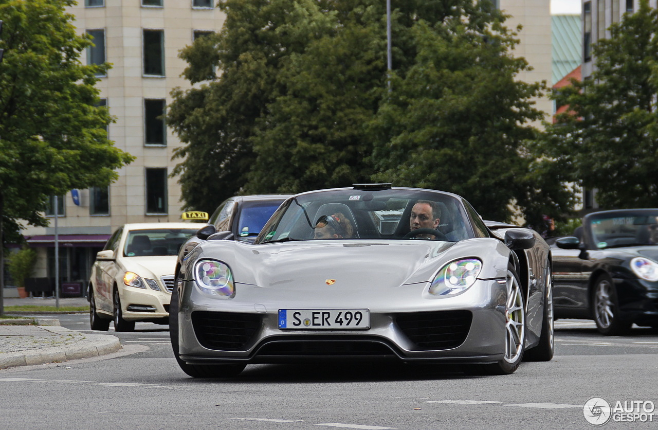 Porsche 918 Spyder Weissach Package