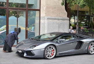 Lamborghini Aventador LP700-4 Roadster