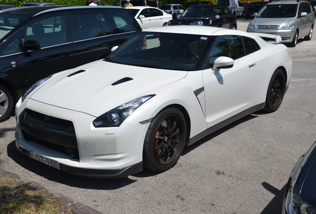 Nissan GT-R