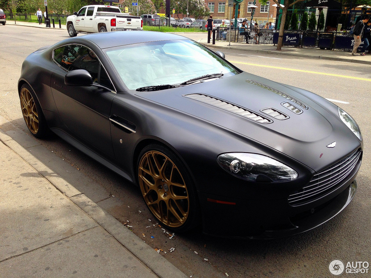 Aston Martin V12 Vantage