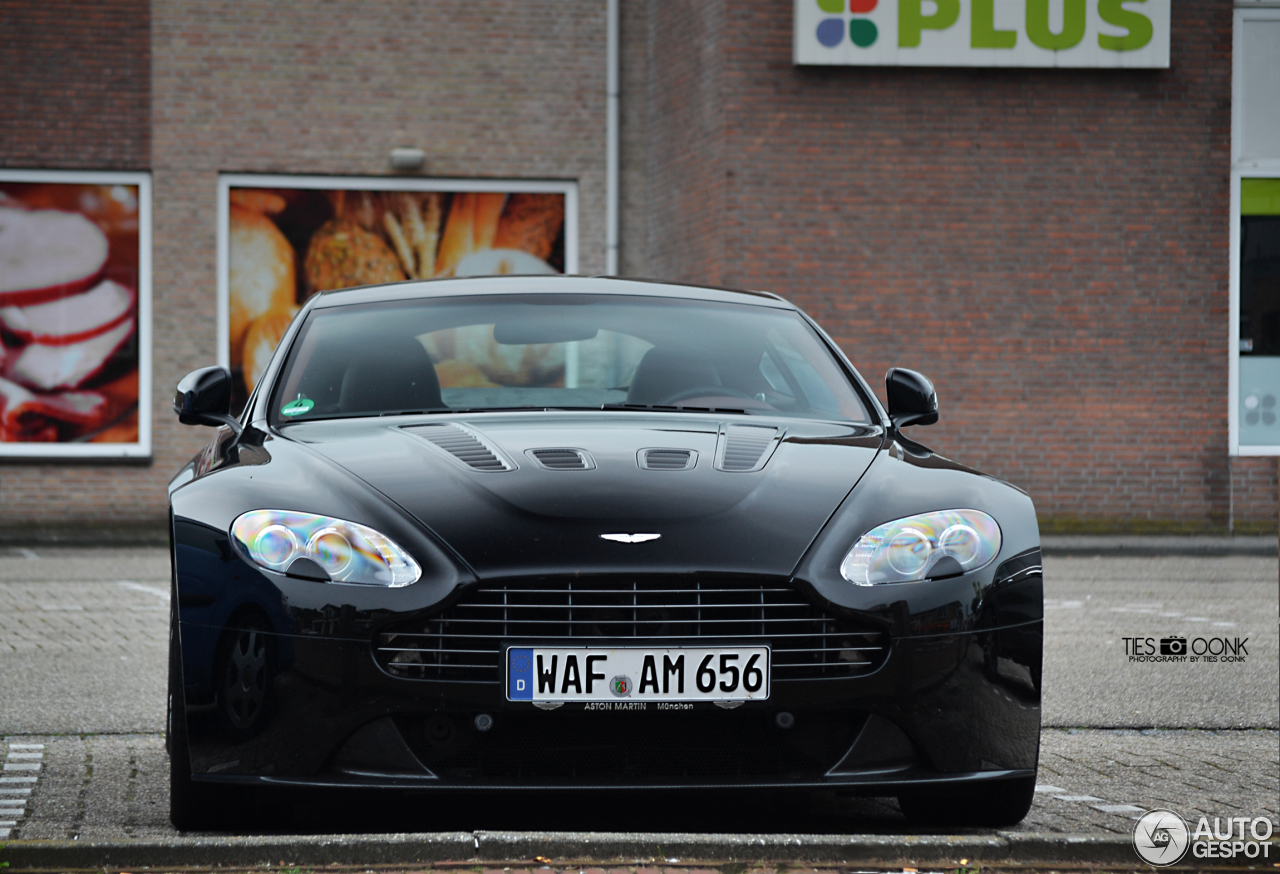 Aston Martin V12 Vantage