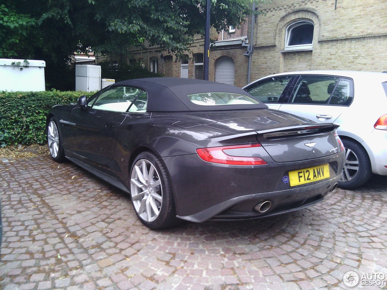 Aston Martin Vanquish Volante