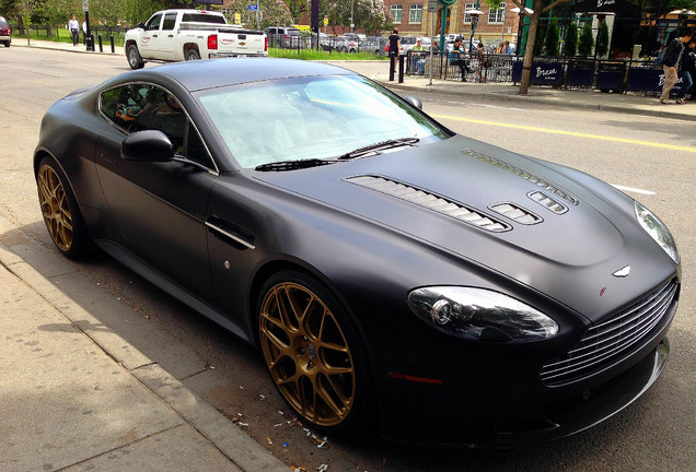 Aston Martin V12 Vantage