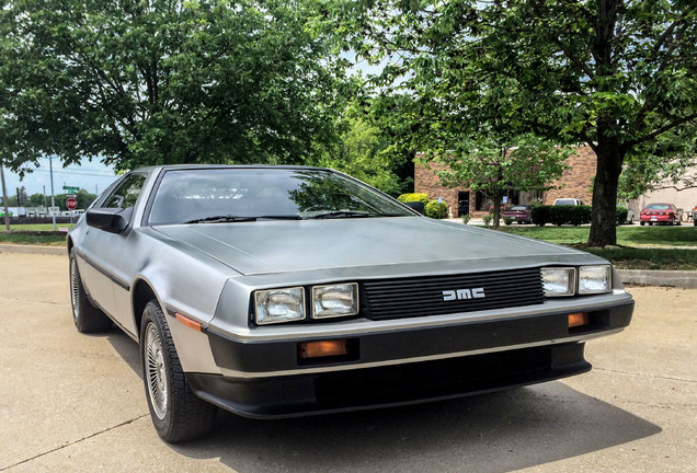 DeLorean DMC-12