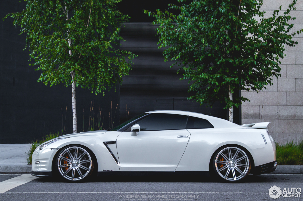 Nissan GT-R 2011