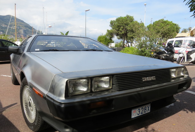 DeLorean DMC-12