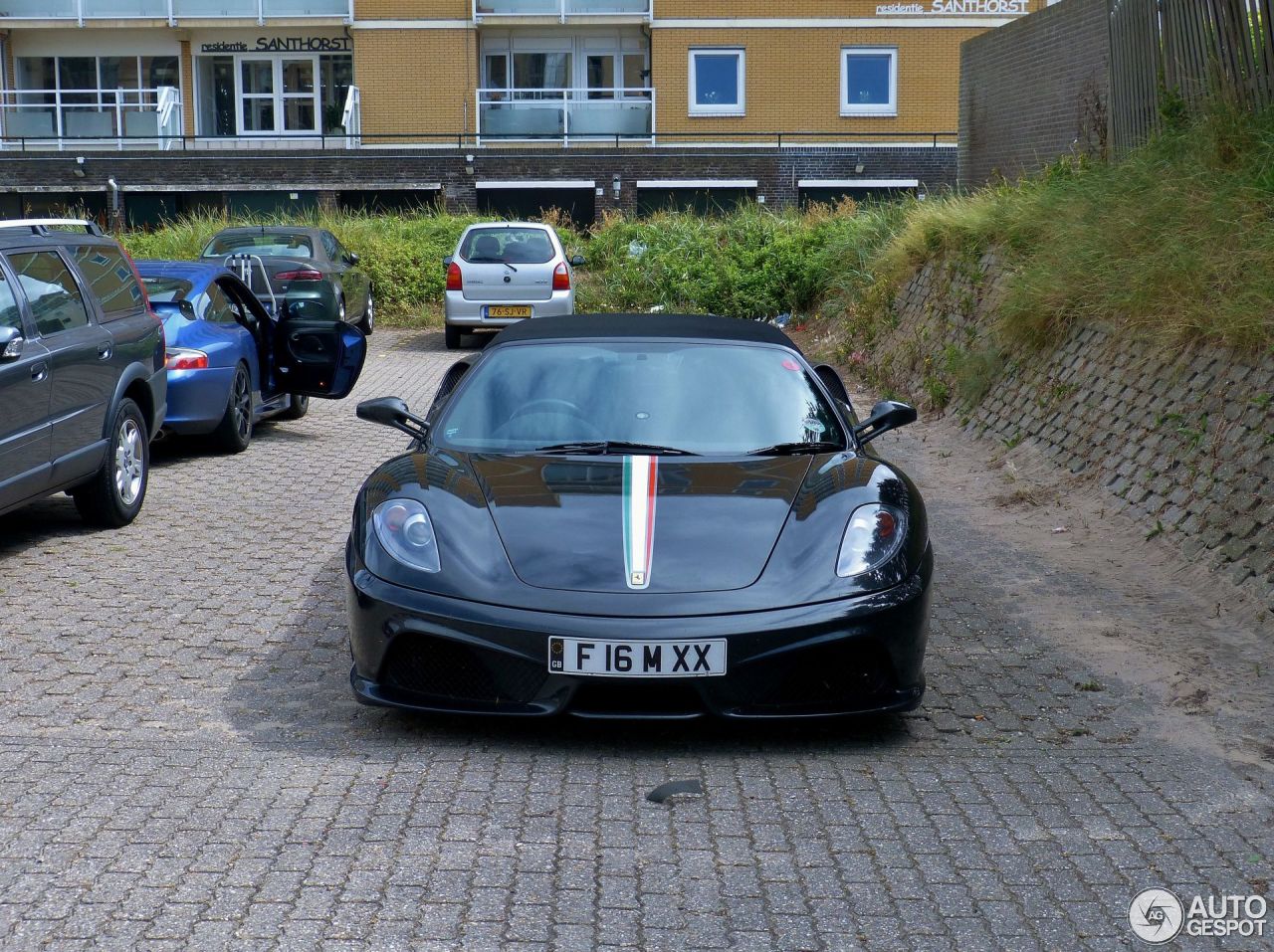 Ferrari Scuderia Spider 16M